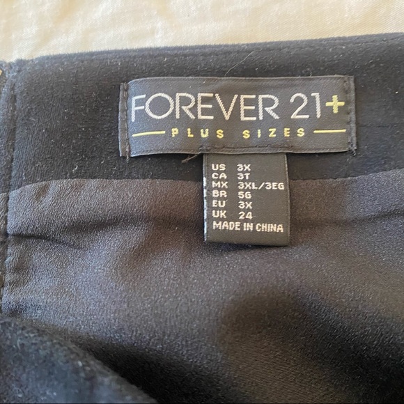 Black forever 21 plus skirt - Picture 3 of 3